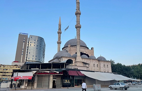 Söğütlü Cami Taşınacak Mı, Çarşı Büyütülecek Mi?