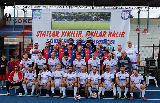 Son maçı futbol efsaneleri yaptı