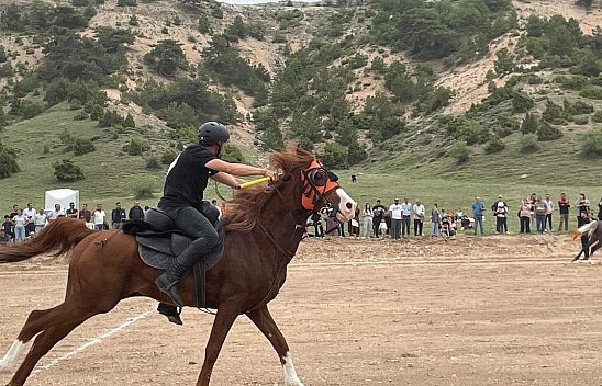 Spor bayramını ciritle kutladılar!