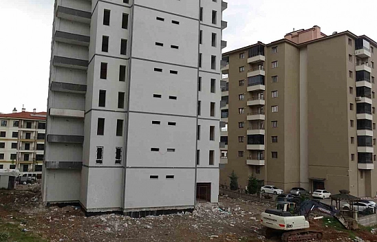 Stajyer öğrenci 25 metreden düşerek hayatını kaybetti, o anlar kameraya yansıdı