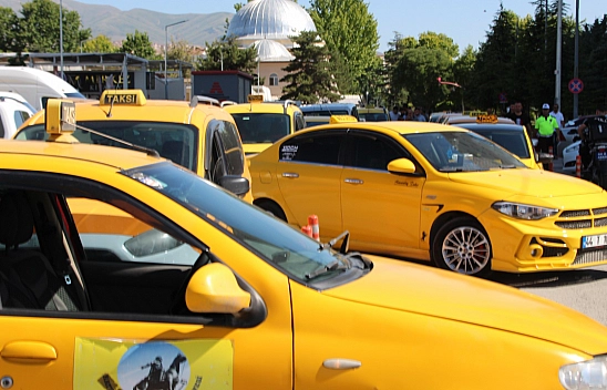 Taksicilerden Büyükşehir ve Esnaf Odasına Sert Tepki! Haksızlığa Uğradık..