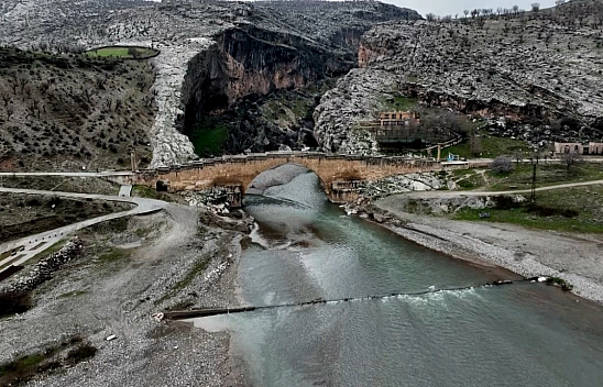 Tarihi köprü depremlere meydan okuyor