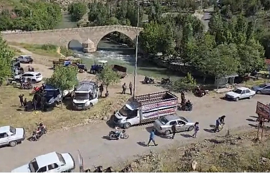 Tarihi köprü yanında hayvan pazarı kuruldu