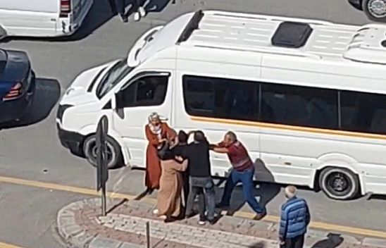 Yol verme tartışması kavgaya dönüştü!