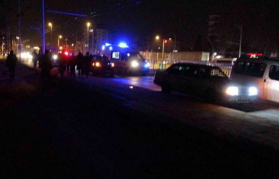 Traktör ile hafif ticari araç çarpıştı: 1 yaralı