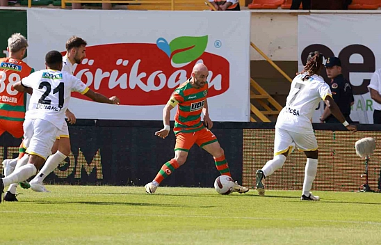 Trendyol Süper Lig'de Alanyaspor ilk yarıda fark attı!