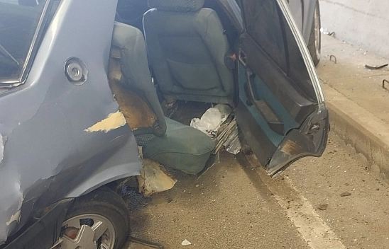 Malatya'da feci kaza: Tünelde duvara çarpan Tofaş hurdaya döndü