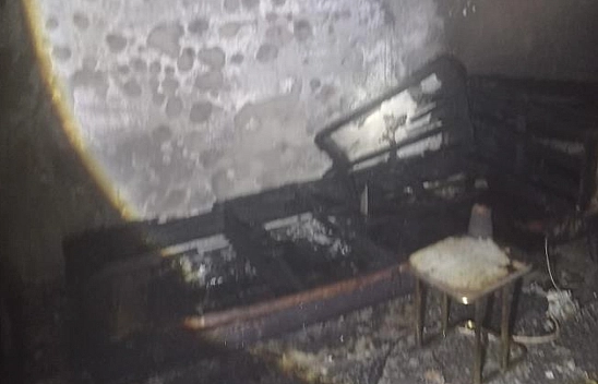 Üçlü prizden çıkan yangın evi küle çevirdi