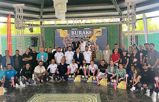 Ulusal Atlı Dayanıklılık Yarışması'nda dereceye girenlere ödülleri verildi