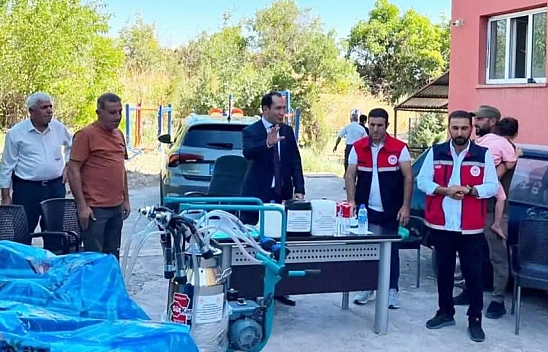 Üreticilere süt sağım makinesi dağıtıldı