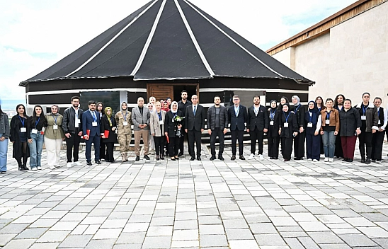 Uzmanlar Malatya'da Buluştu: Sosyal Medyanın Karanlık Yüzü Ele Alındı