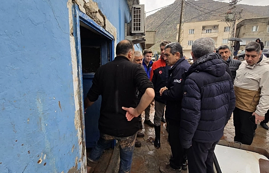 Vali Ekici Kasrik'te: 'Devlet tüm imkanlarıyla sahada'