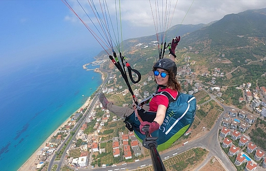 Vali yardımcısının hedefi milli paraşütçü olmak