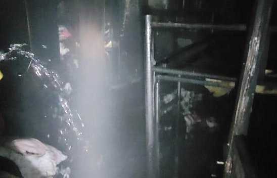 Yanan ev kullanılmaz hale geldi