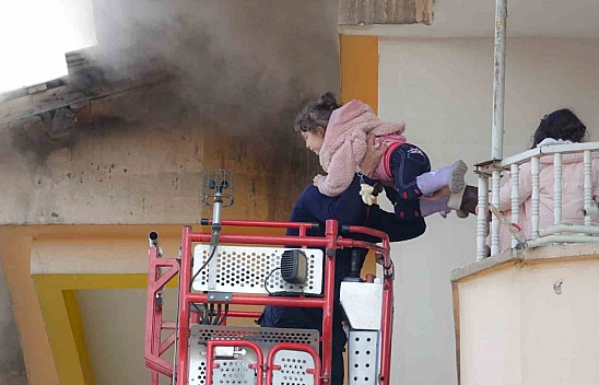 Kahraman itfaiye 25 kişiyi kurtardı