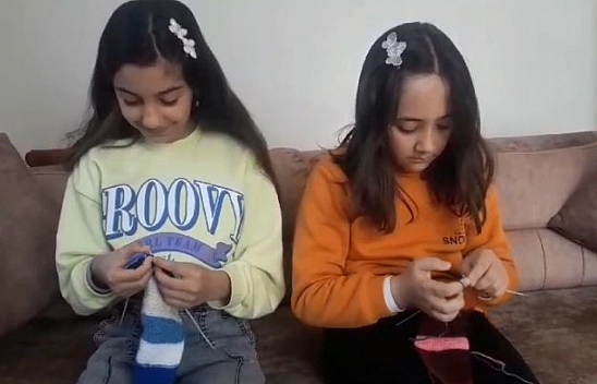Yarıyıl tatilinde örgü örmeyi öğreniyorlar