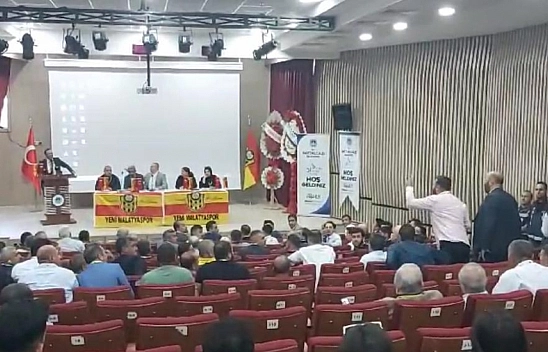 Yeni Malatyaspor Kongresinde Kavga Çıktı..! Ortalık Savaş Alanına Döndü..!