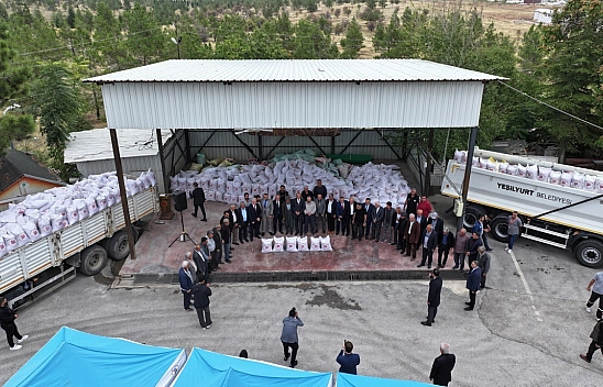 Yeşilyurt Belediyesi'nden üreticilere büyük destek: 60 ton arpa dağıtıldı