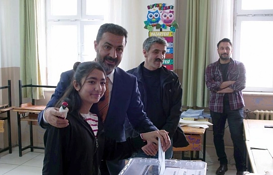 Yıldırım oyunu kullandı