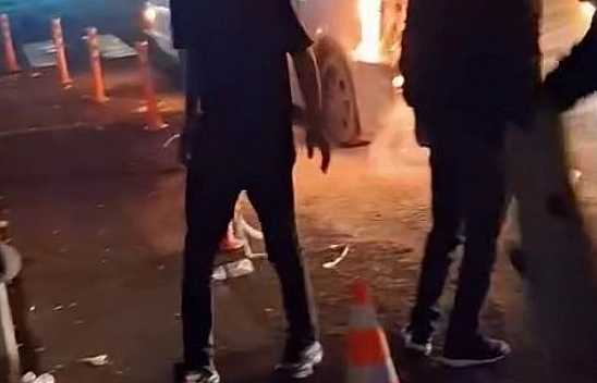 Yolcu minibüsü alev alev yandı
