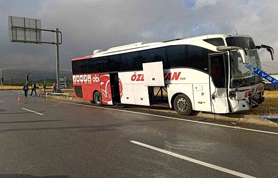Malatya'da yolcu otobüsü ile traktör çarpıştı!