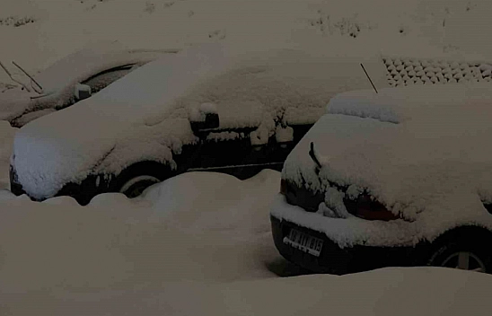 Kar kalınlığı 20 santimetreyi buldu: Araçlar kara gömüldü