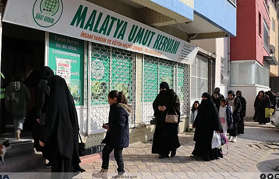 Ziynet eşyalarını Gazze'ye bağışladı
