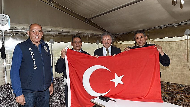 Tatlı ikram etti