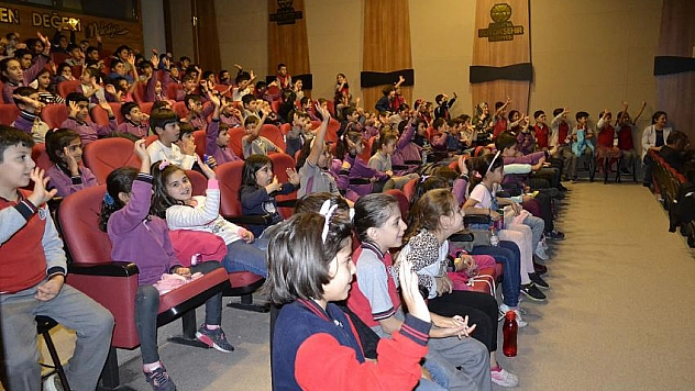 Çocukların tiyatro keyfi
