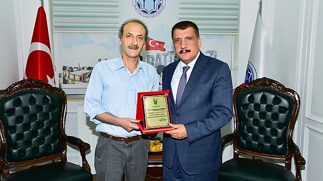 Gürkan'a teşekkür plaketi 