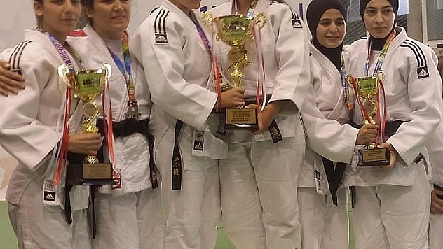 306 sporcu yarıştı