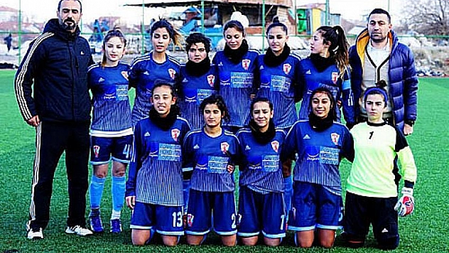 Bayanlar farklı galip 