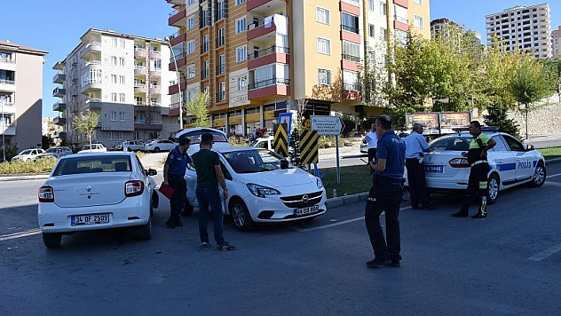 İki otomobil çarpıştı: 1 yaralı 
