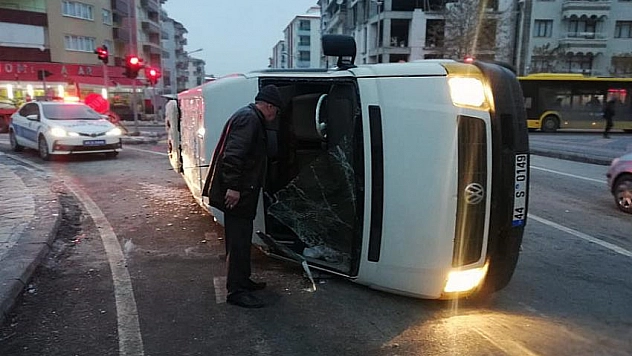 Minibüsler çarpıştı 