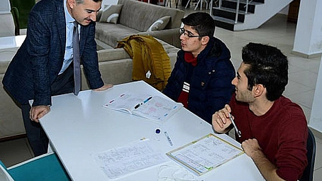 Millet kıraathanesine yoğun ilgi