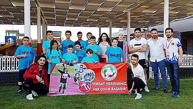 Özel sporcular derbiyi statta izleyecek