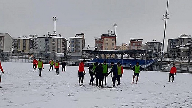 Karla kaplı zeminde çalıştılar