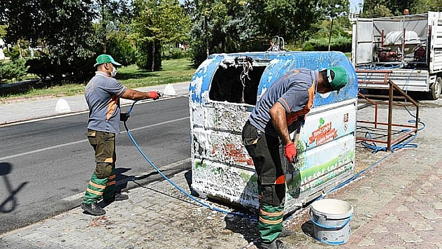 Çöp konteynerleri dezenfekte edildi 