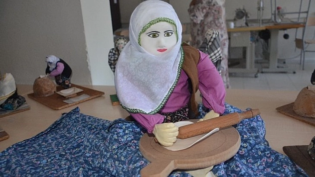 Azet Bacı barbie bebeğe rakip