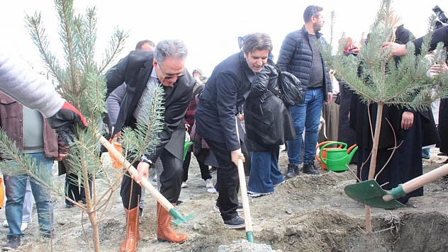 Malatya'da fidanlar toprakla buluştu