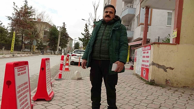 Malatya'da 'Mülküm' dedi: Kaldırımı dubalarla kapattı