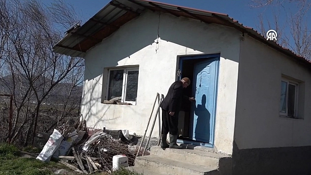 10 yıl önce terk ettiği evine döndü