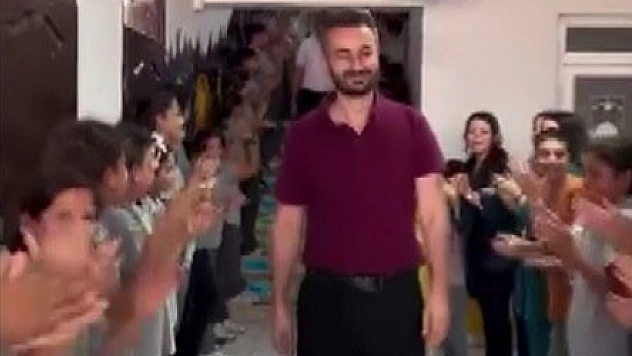 10 yıldır görev yaptığı okuldan alkışlarla uğurlandı