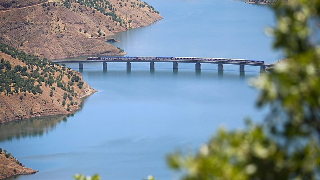 1267 kilometrelik macera: Van Gölü Ekspresi'nin en güzel manzaraları Malatya'da başlıyor