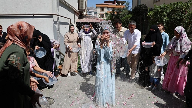 13 yaşında hafız oldu, ilk müjdeyi babasına verdi