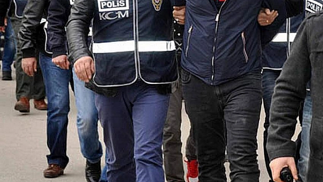 Aranan 10 kişi yakalandı