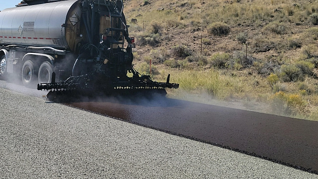 2 bin ton asfalt serimi ile yollar yenilendi…