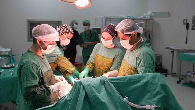 Malatya'da büyük başarı: Vücudundan 2 kiloluk tümör çıkarıldı