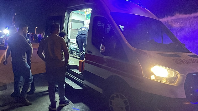2 otomobil kafa kafaya çarpıştı: 6 yaralı