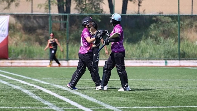 200 sporcu mücadele etti: Kriket Şampiyonası'nda ödüller sahiplerini buldu
